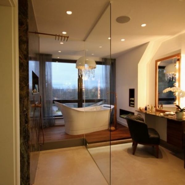 Umbau, Bad, freistehende Wanne, Dusche, Treppe, Licht, Innenarchitektur, Vola, Naturstein, Kronleuchter