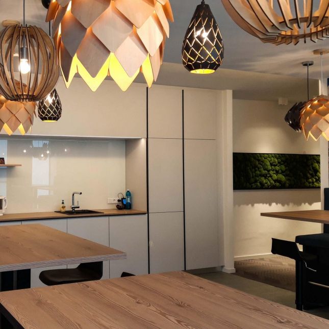Umbau, Büro, Teeküche, Bistro, Großraumbüro, Innenarchitektur, Holzlampen, LCEE